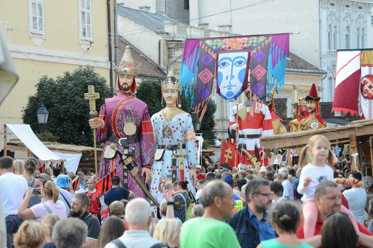 Korona Apartman Székesfehérvár Zewnętrze zdjęcie