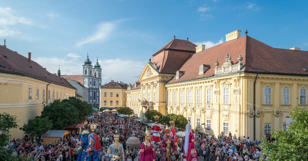 Korona Apartman Székesfehérvár Zewnętrze zdjęcie